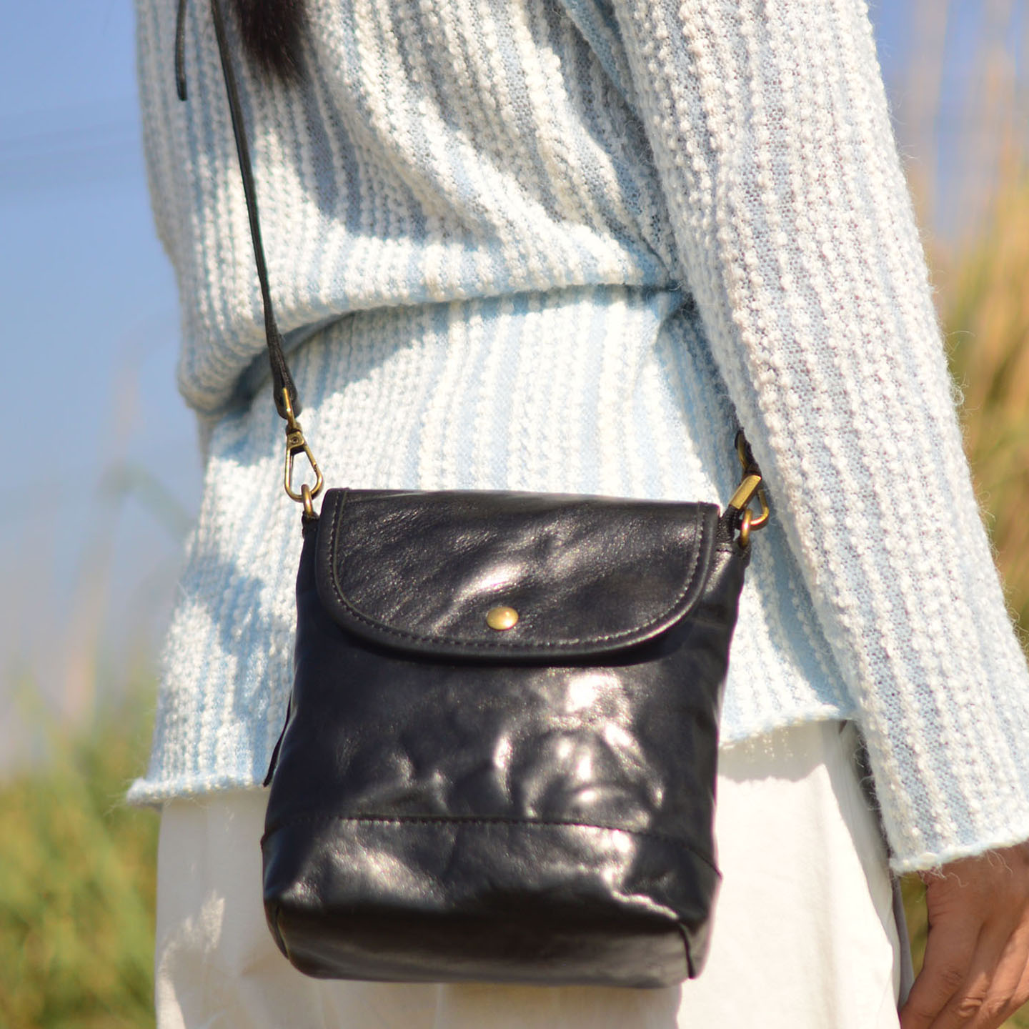 Saddle Bag Distressed - AETOO 女性用レザーハンドバッグ、なめし牛革製 - レトロなアンティーク加工の本革サドルバッグ - シングルレイヤー牛革フラップ