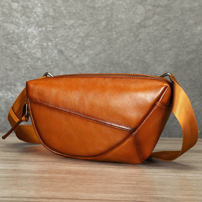 Saddle Bag Distressed - ヴィンテージ風ダメージ加工本革メンズチェストバッグ カジュアルでシンプルな牛革サドルバッグ 大容量トップレイヤー牛革クロスバッグ