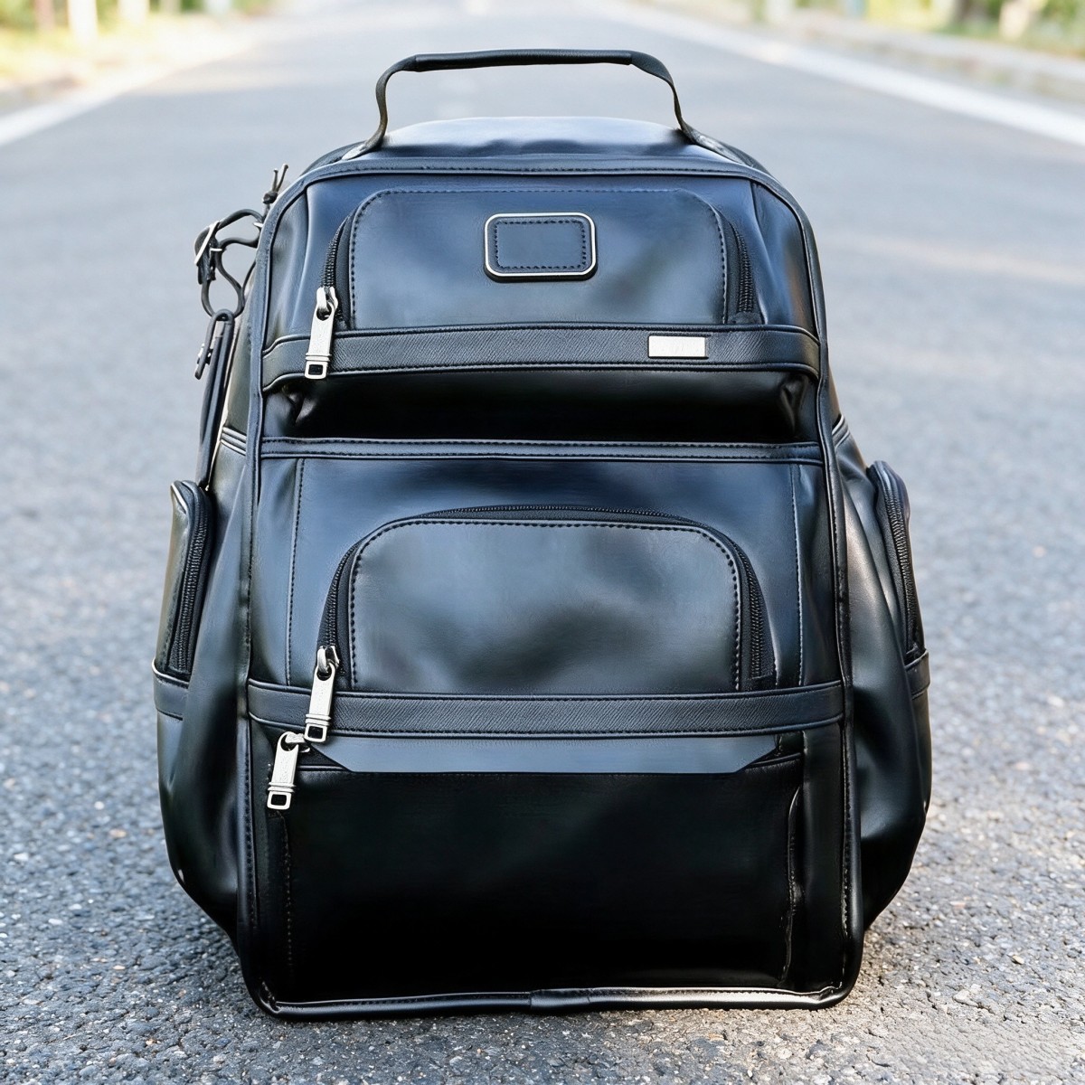 Genuine Leather Backpack - ビジネス用ラップトップバックパック（男性用）、本革製カジュアルデイパック（毎日の通勤＆旅行用）