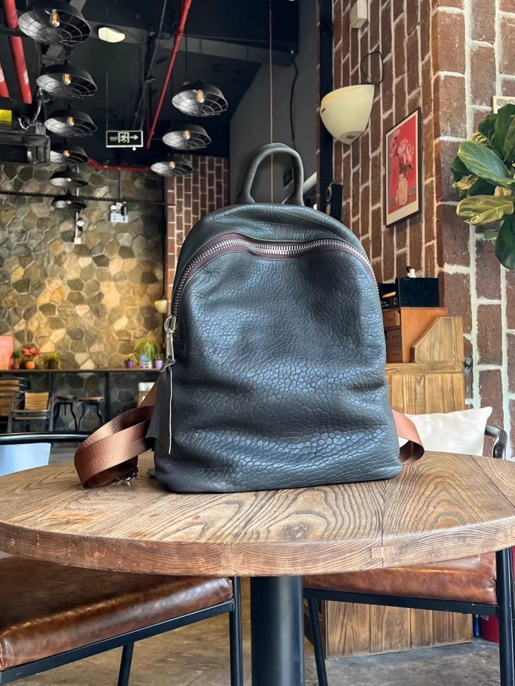 ソフト天然羊皮カジュアルバックパックユニセックスジップオフィ - Genuine Leather Backpack のレビューと価格