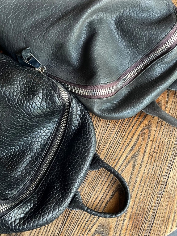 ソフト天然羊皮カジュアルバックパックユニセックスジップオフィ - Genuine Leather Backpack のレビューと価格