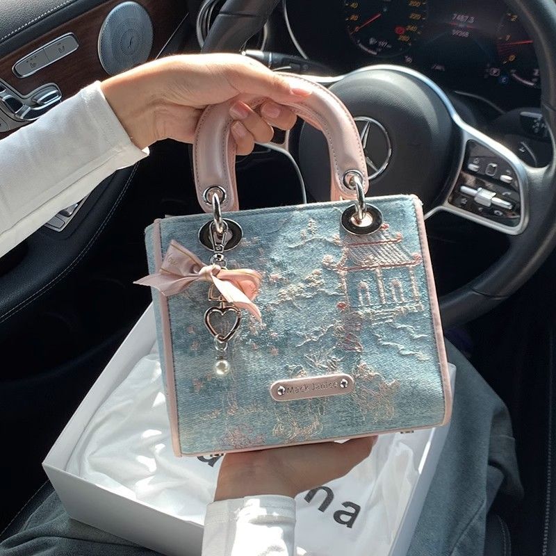 高級感のあるライトラグジュアリー、コントラストカラー、民族風 - Luxury Bags Level のレビューと価格