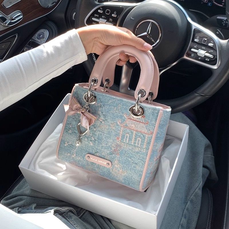 高級感のあるライトラグジュアリー、コントラストカラー、民族風 - Luxury Bags Level のレビューと価格