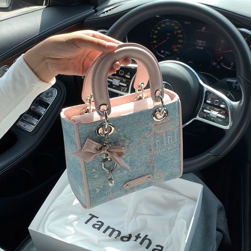 高級感のあるライトラグジュアリー、コントラストカラー、民族風 - Luxury Bags Level のレビューと価格